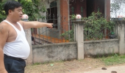 Đập bàn thờ tổ tiên rồi quay sang bắn chết hàng xóm